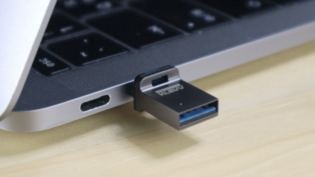 推薦 MacBook 隨身在外 USB-C、USB-A 雙頭隨身碟