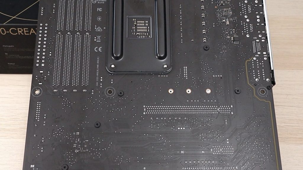 我的第一張 AMD 華碩主機板　萬元不到居然有 Thunderbolt 4