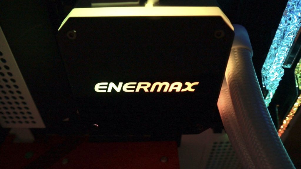 ENERMAX LIQMAX III ARGB 360 虹彩晶凌　方形水冷頭告別圓形審美疲乏