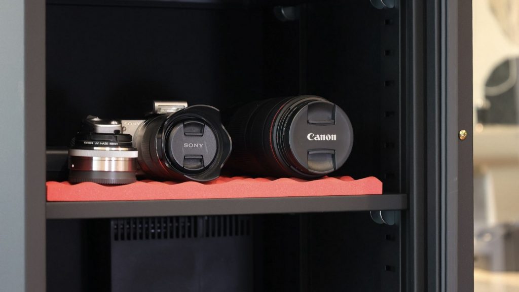 相機和鏡頭的新家　收藏家 AX-96N 防潮箱
