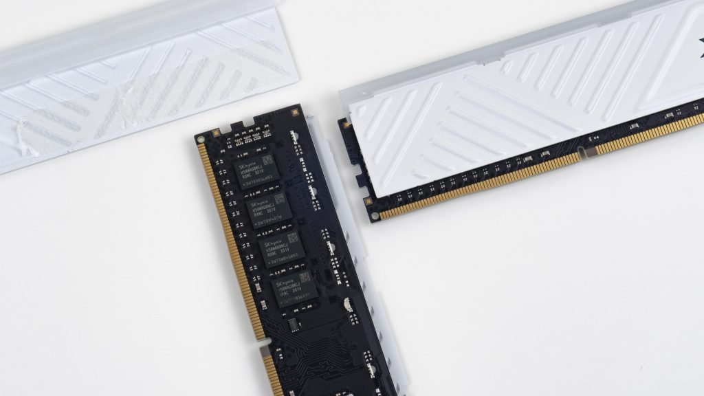 「開箱」ADATA XPG SPECTRIX DDR4 3600 D35G – 美型白色 RGB 平價記憶體