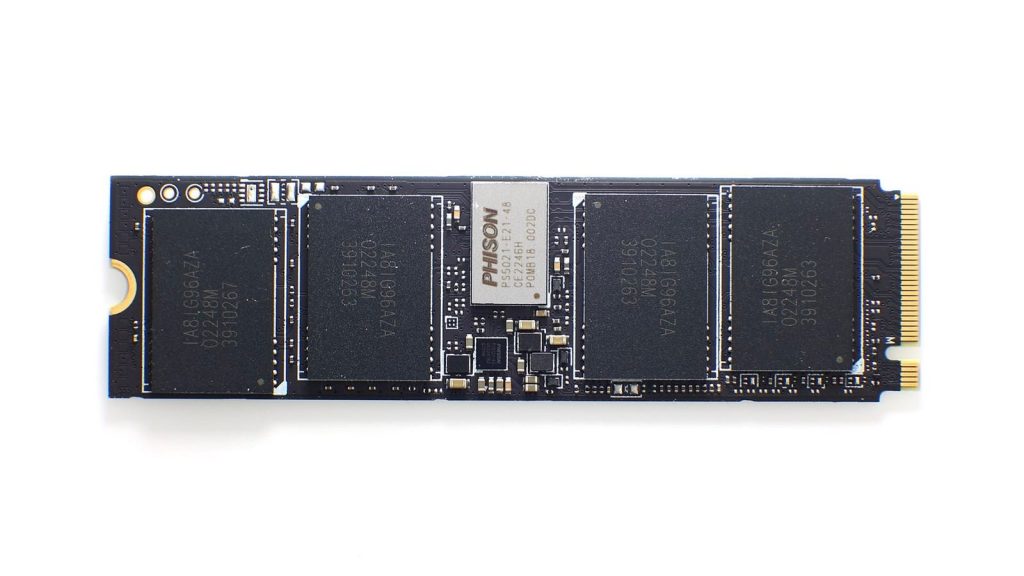$5,000 有找　大容量4TB M.2 PCIe Gen4 x4 SSD。PNY CS2241 SSD