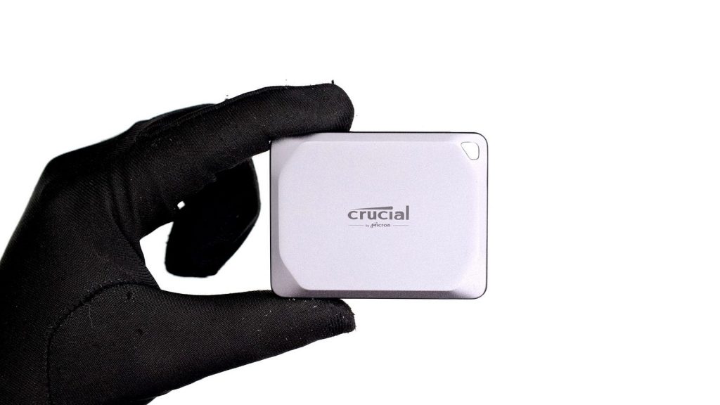 輕巧的 10Gbps 固態硬碟　開箱評測 Crucial X9 Pro